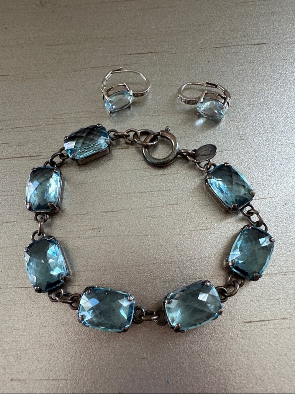 Blue Crystal Link Bracelet - Elegant Faceted Glass Stones